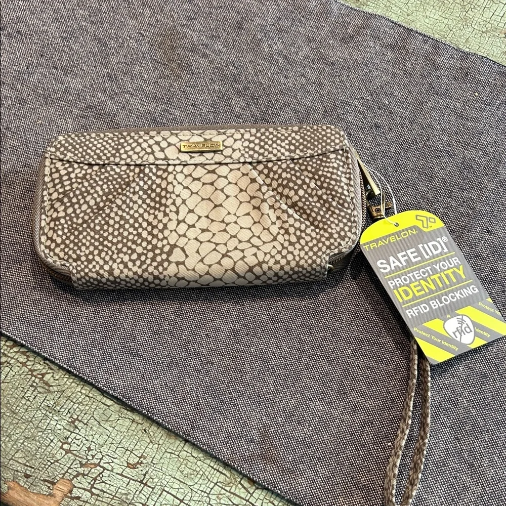 Travelon RFID Wristlet Wallet Snakeskin Print Zip Organizer NWT